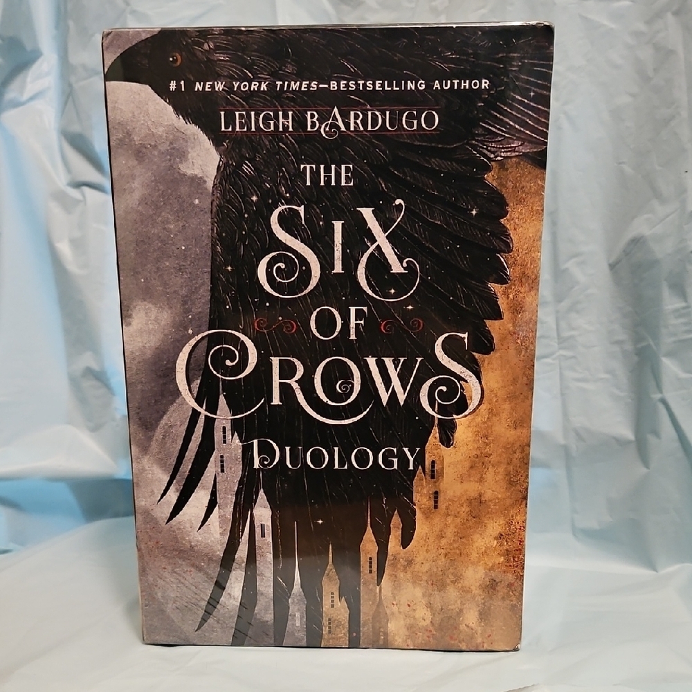 The Six of Crows Duology by Leigh Bardugo - Black and Brown Cover